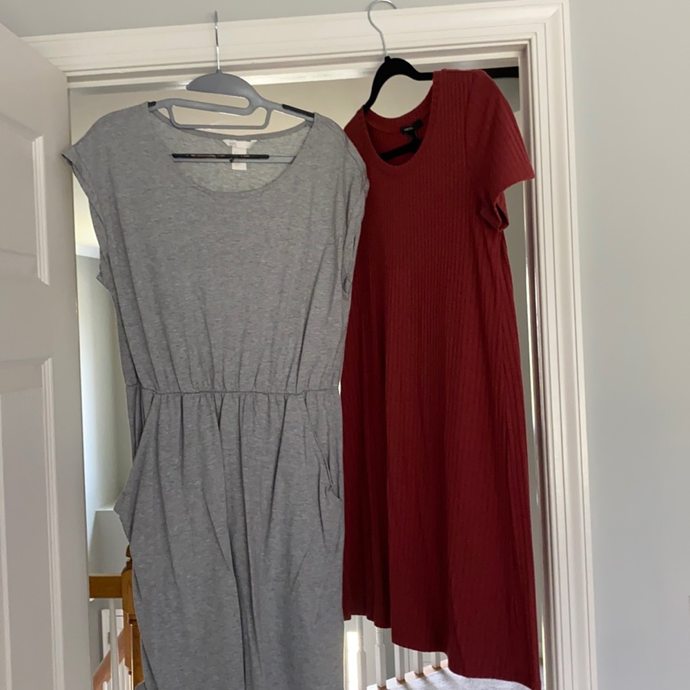 2 short sleeve dresses